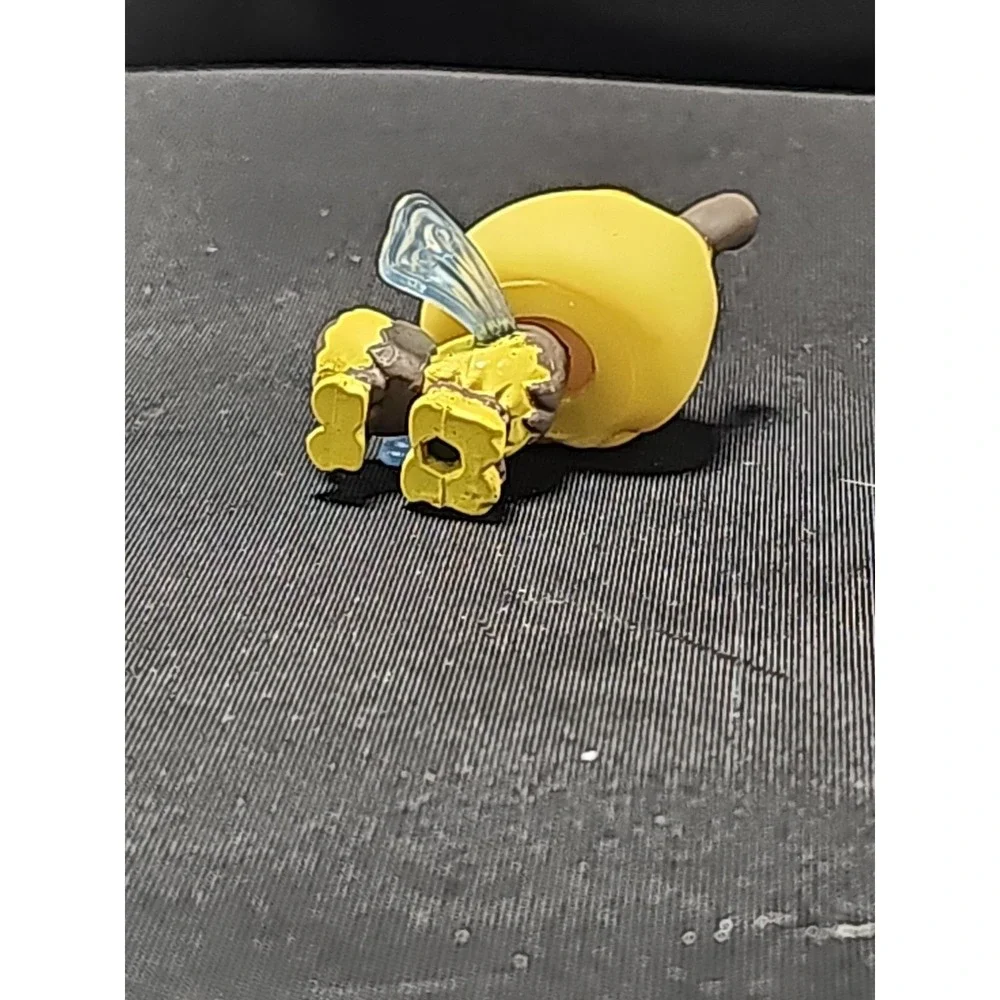 Littlest Pet Shop 813 Lps Authentic Yellow Gray Bee Blue Wings Moon Eyes